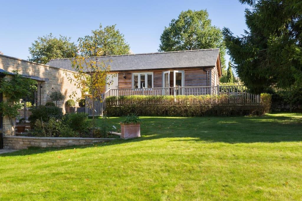 Charming Cottage Surrounded By Idyllic Garden In Peaceful Location In Central ชาร์ลเบอรี ภายนอก รูปภาพ